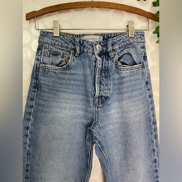 STRADIVARIUS WOMEN'S HIGH WAIST SKY BLUE JEAN, buttons SIZE 02 - Picture 5 of 16
